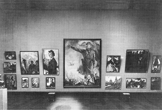 Soviet Pavilion, 1934: interior with the portrait of Trotzky, by G. Annenkow 