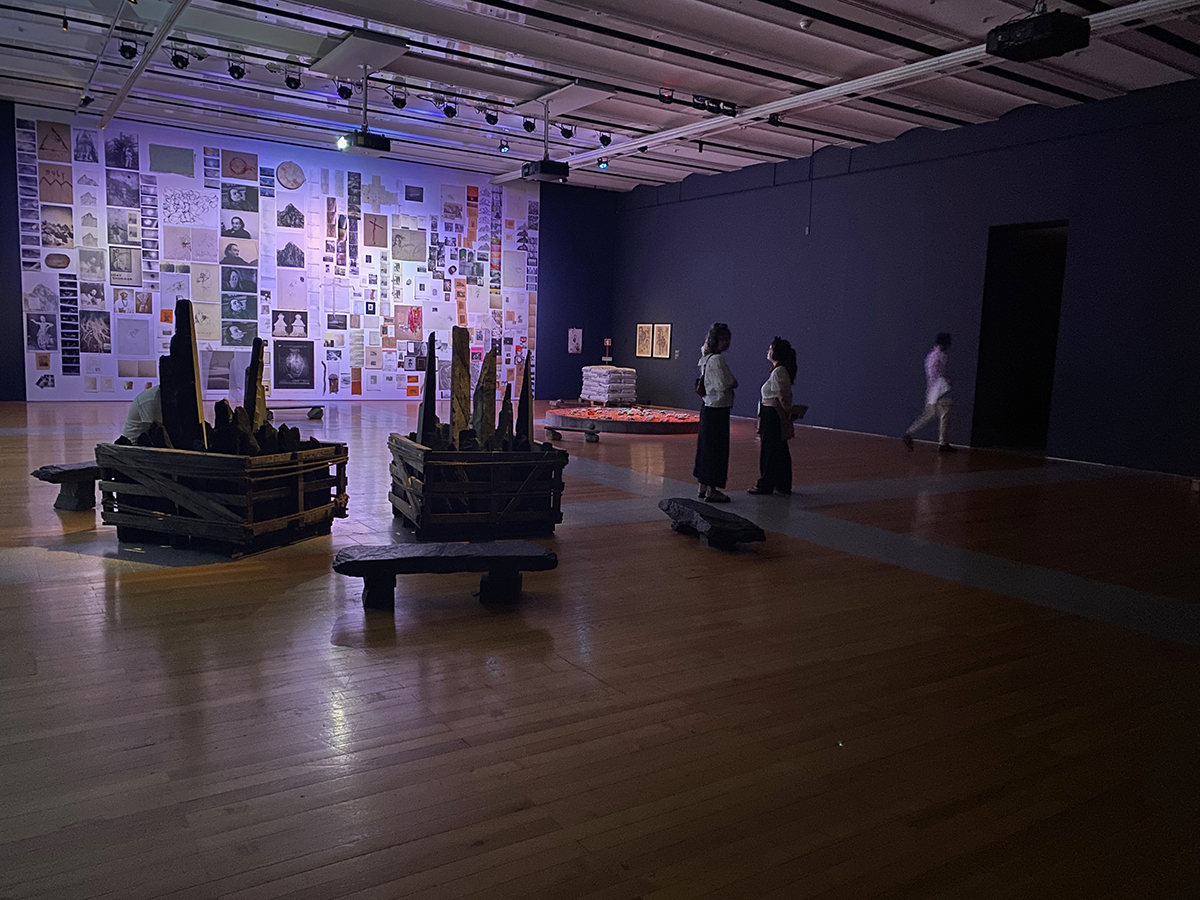 Photograph in the exhibition Evidence by the Soundwalk Collective and Patti Smith at MAC/CCB in Lisbon.  It shows some of the seating circles in the exhibition space. © Photograph by Florian Wiencek.