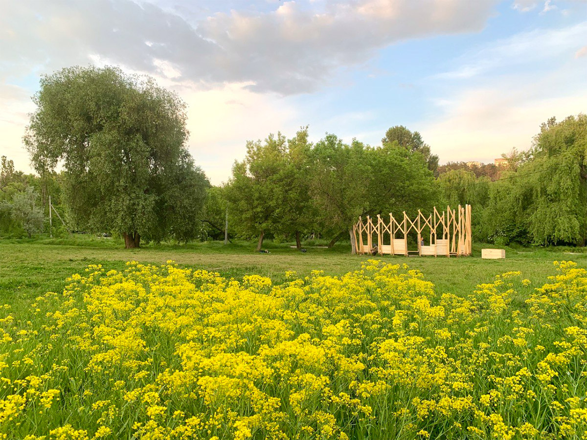 Comunitati Active pentru Democratie Participativa, workshop on urban food forest near the community pavilion  in Calea Orheiului park, May 2025. Photo: Lilia Nenescu. 